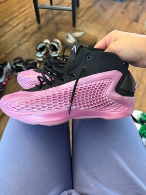 Anthony Edward’s Basketball Shoes size 7 men